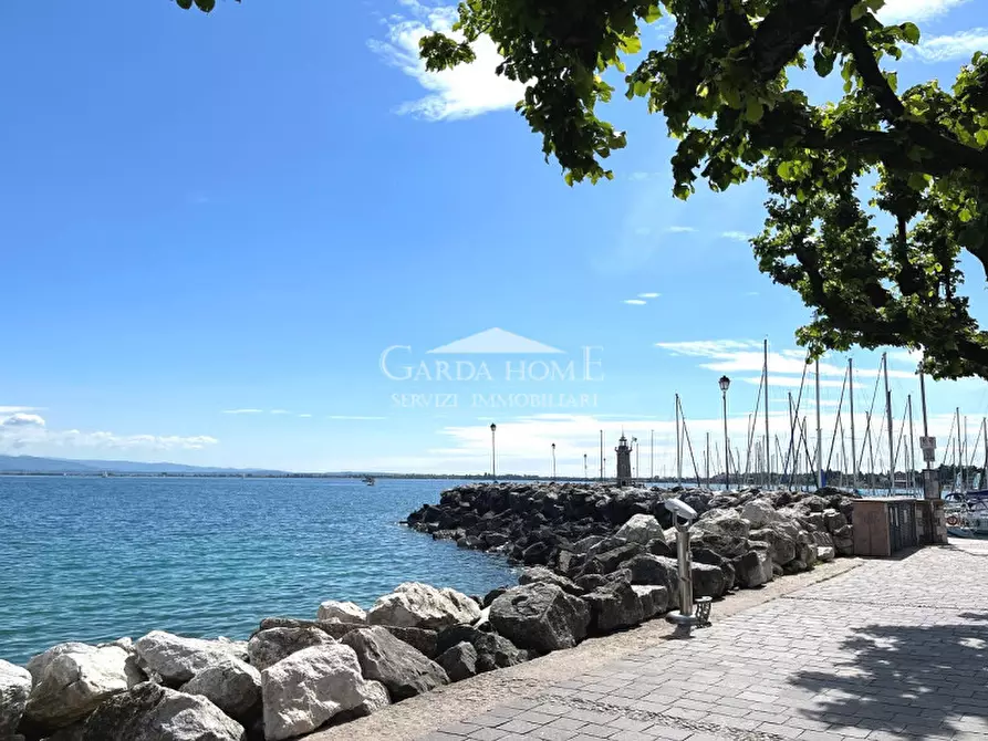 Immagine 19 di Appartamento in vendita  in Via Sant'Angela Merici a Desenzano Del Garda