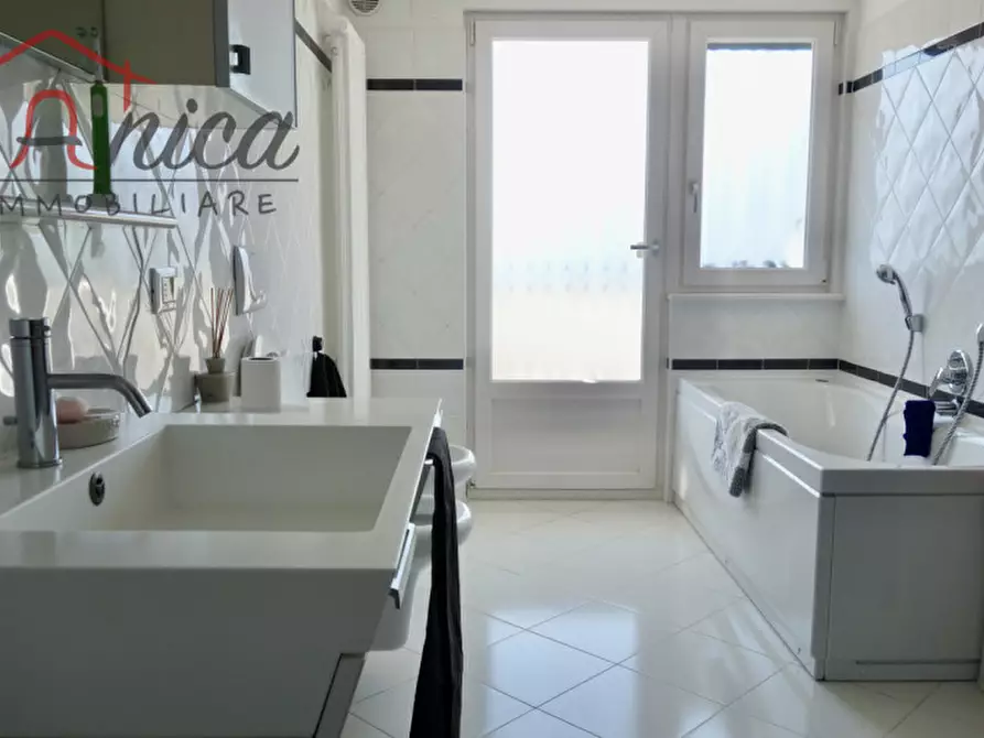 Immagine 9 di Appartamento in vendita  in Via di Zell a Trento