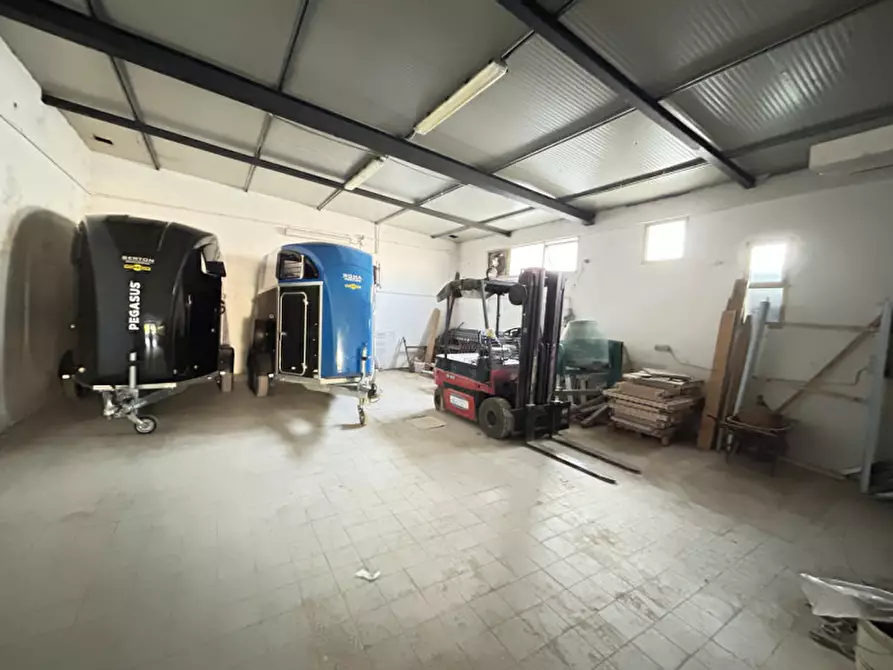 Immagine 10 di Capannone industriale in affitto  in Via Giotto a Rubano