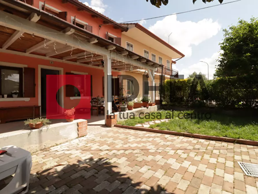 Immagine 3 di Casa bifamiliare in vendita  in Via Termine a Breda Di Piave