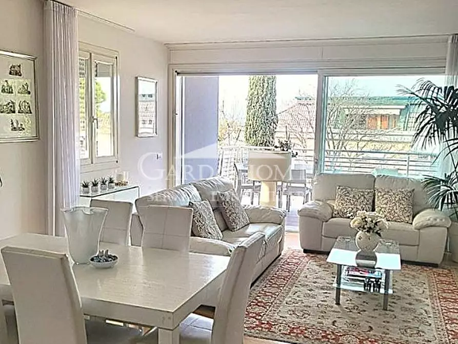 Immagine 2 di Appartamento in vendita  in Viale Cavour a Desenzano Del Garda