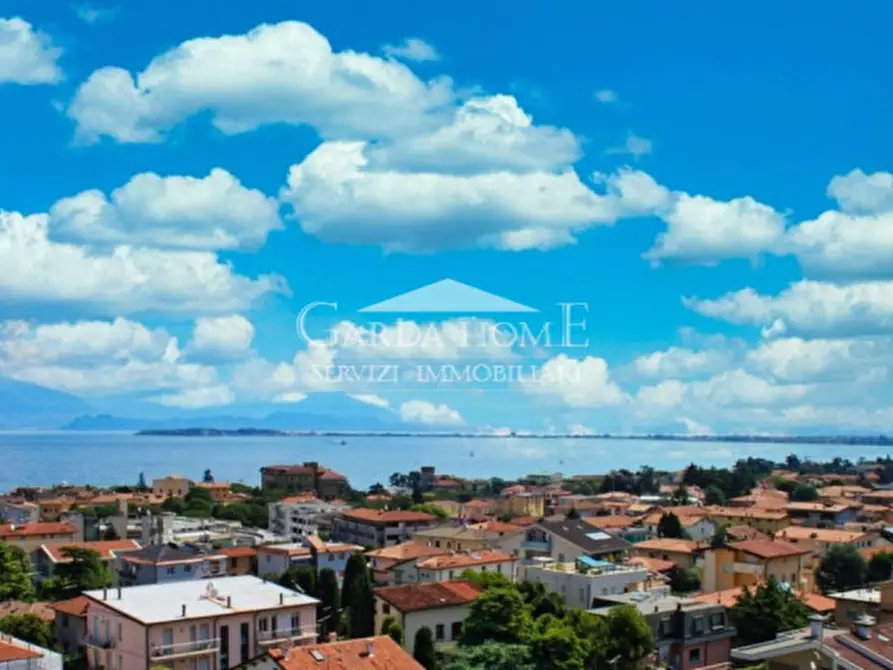 Immagine 4 di Appartamento in vendita  in Viale Cavour a Desenzano Del Garda