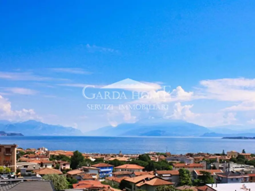 Immagine 8 di Appartamento in vendita  in Viale Cavour a Desenzano Del Garda