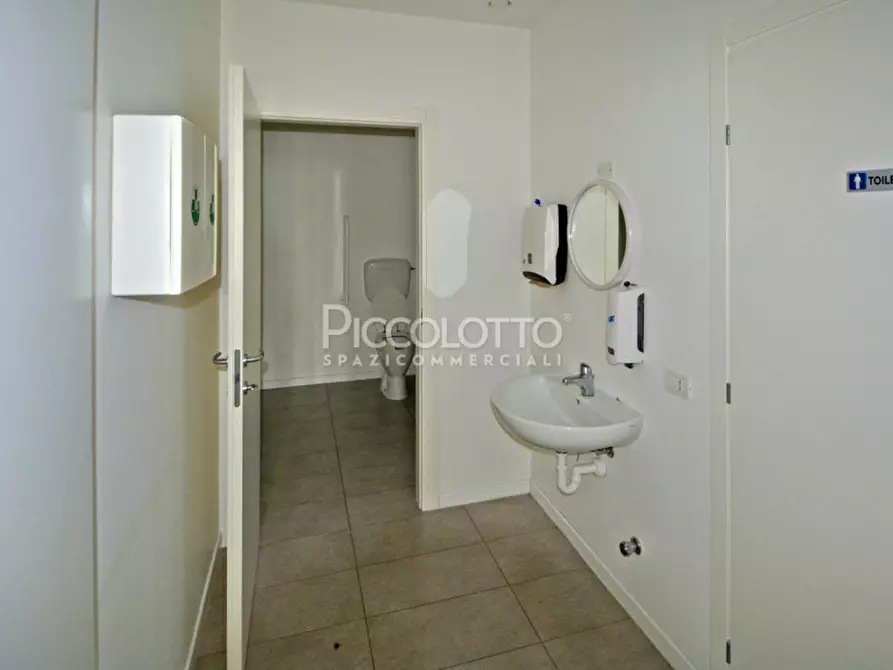 Immagine 8 di Ufficio in affitto  in via Ferraris Galileo a Montebelluna