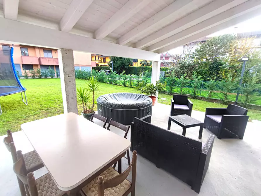 Immagine 2 di Villa in vendita  a Padova