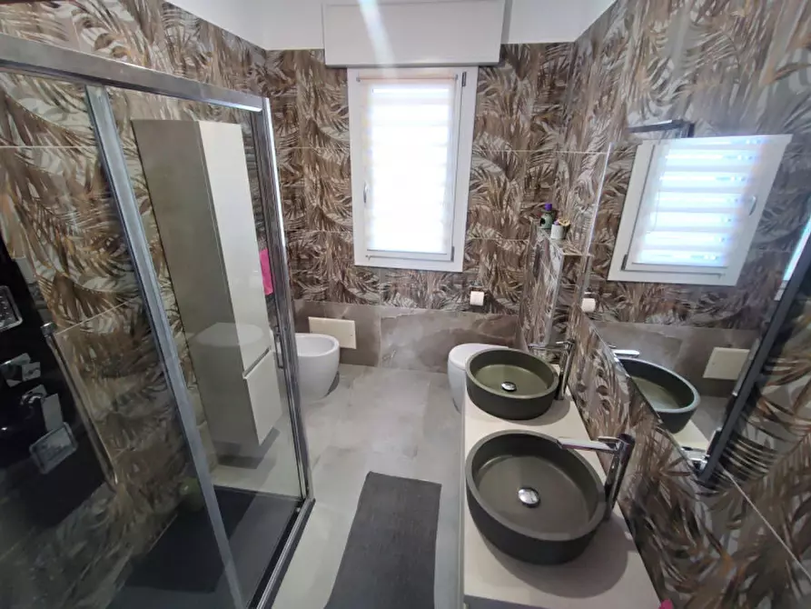 Immagine 11 di Villa in vendita  a Padova