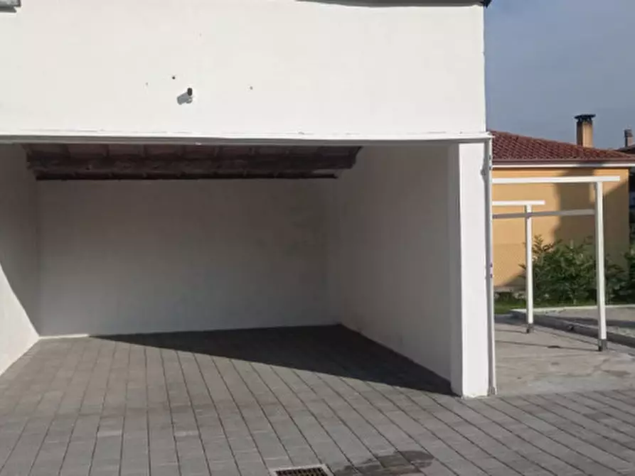 Immagine 13 di Villa in vendita  a Padova