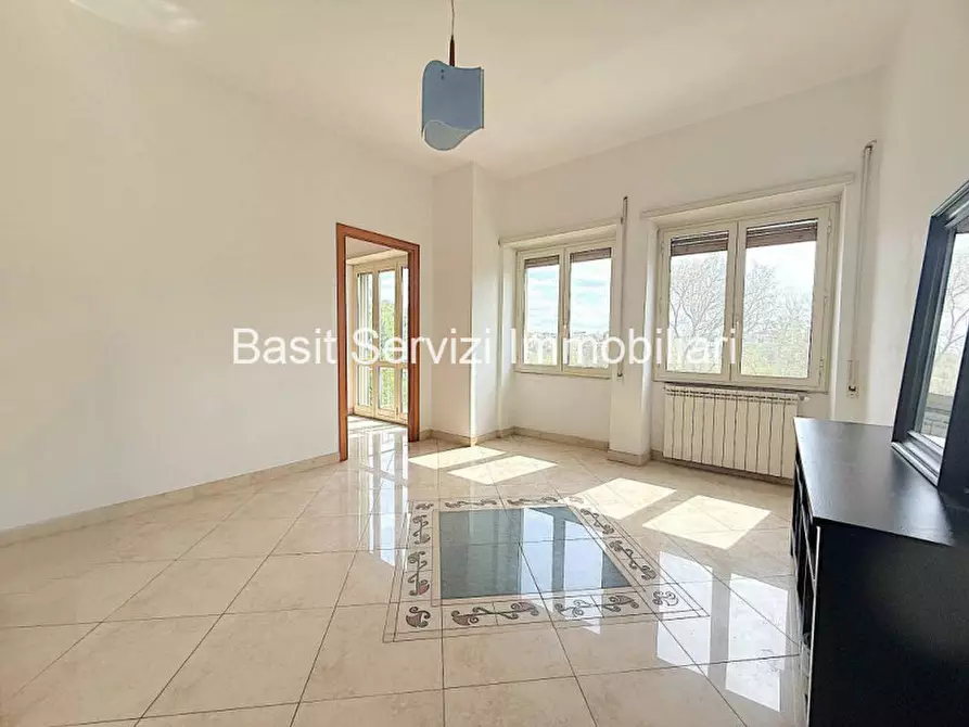Immagine 2 di Appartamento in vendita  in Via dei Buonvisi a Roma