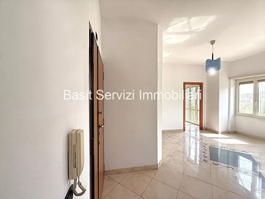 Immagine 3 di Appartamento in vendita  in Via dei Buonvisi a Roma