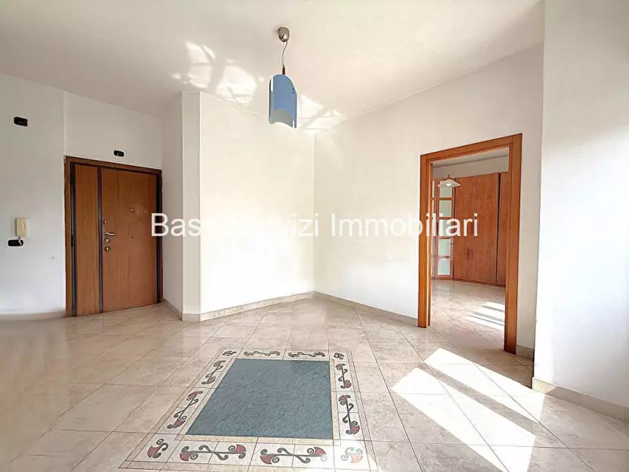 Immagine 4 di Appartamento in vendita  in Via dei Buonvisi a Roma