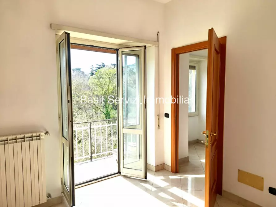 Immagine 5 di Appartamento in vendita  in Via dei Buonvisi a Roma