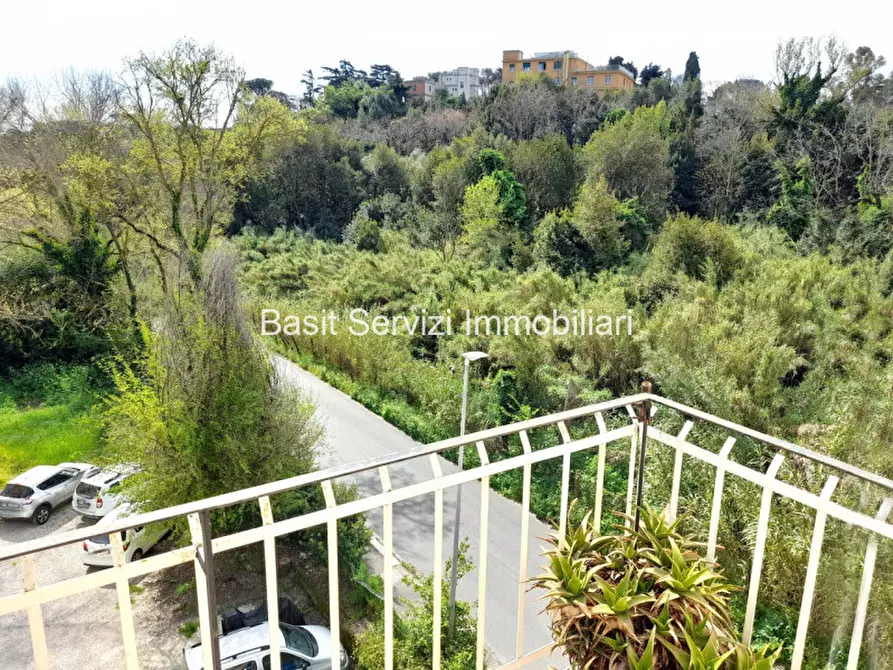 Immagine 33 di Appartamento in vendita  in Via dei Buonvisi a Roma