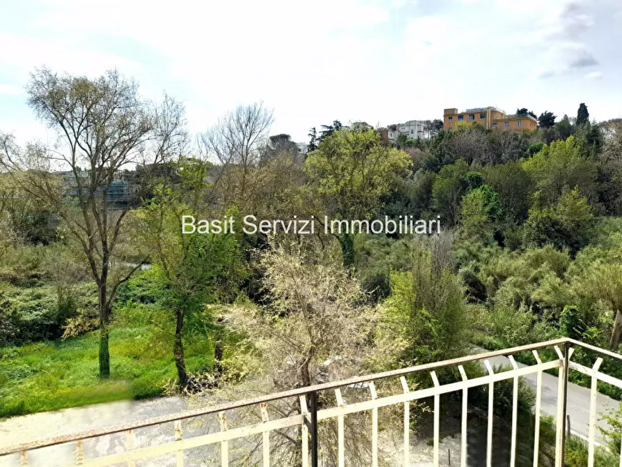 Immagine 36 di Appartamento in vendita  in Via dei Buonvisi a Roma