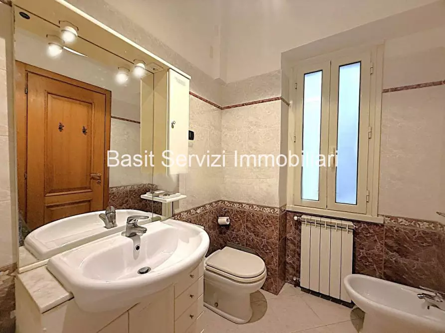 Immagine 38 di Appartamento in vendita  in Via dei Buonvisi a Roma