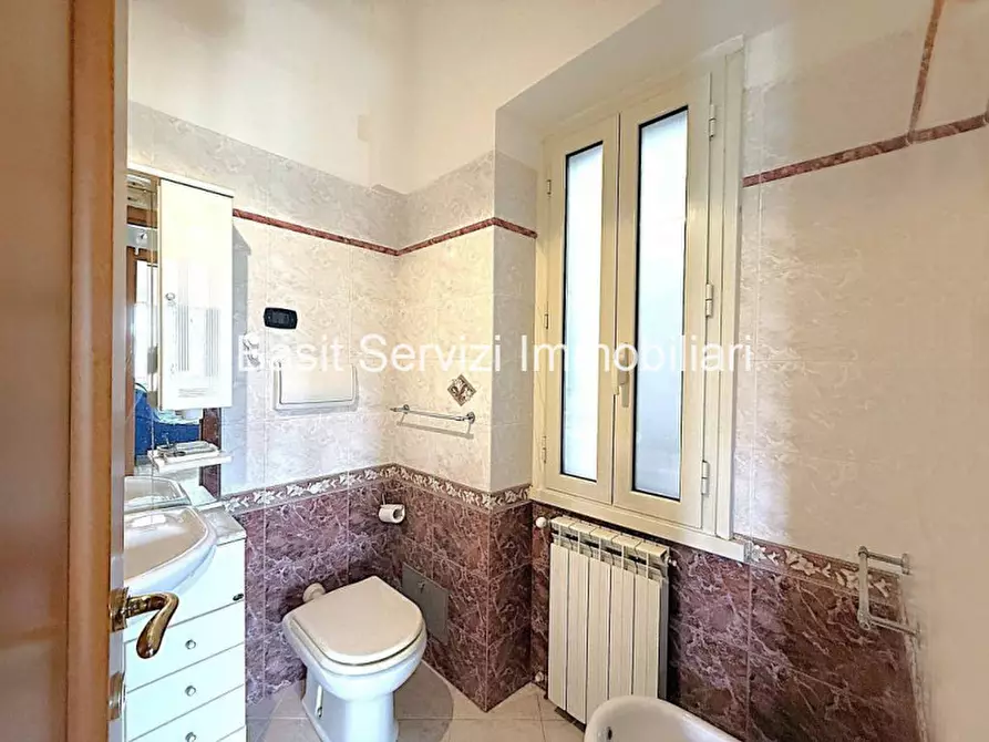 Immagine 40 di Appartamento in vendita  in Via dei Buonvisi a Roma