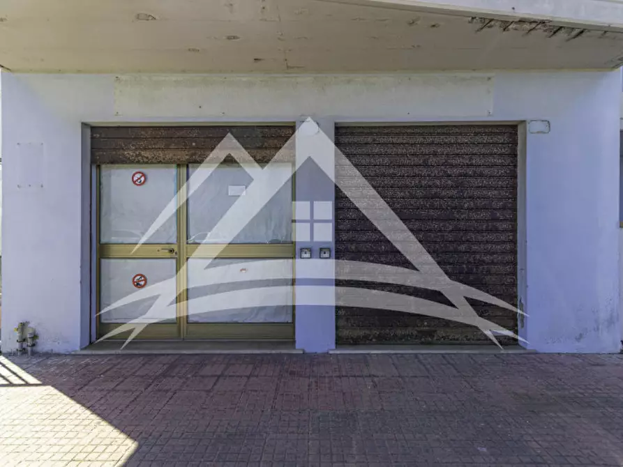 Immagine 1 di Negozio in vendita  in Via Lungomare balai, 14 a Porto Torres