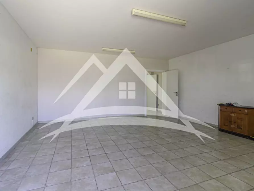 Immagine 3 di Negozio in vendita  in Via Lungomare balai, 14 a Porto Torres