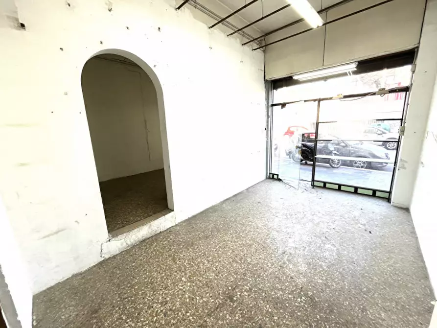 Immagine 1 di Negozio in affitto  in Via Cherso a Roma