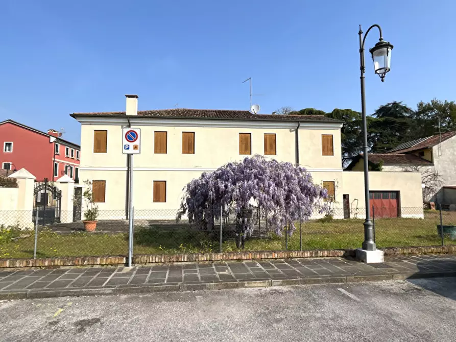 Immagine 2 di Palazzo in vendita  in Via Roma a Noventa Vicentina