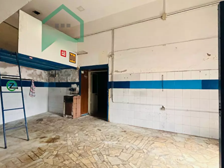 Immagine 7 di Negozio in affitto  in LARGO SANTA MARIA DEL PIANTO a Napoli