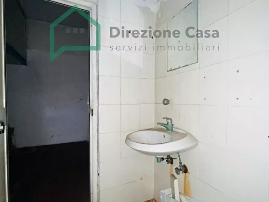 Immagine 8 di Negozio in affitto  in LARGO SANTA MARIA DEL PIANTO a Napoli