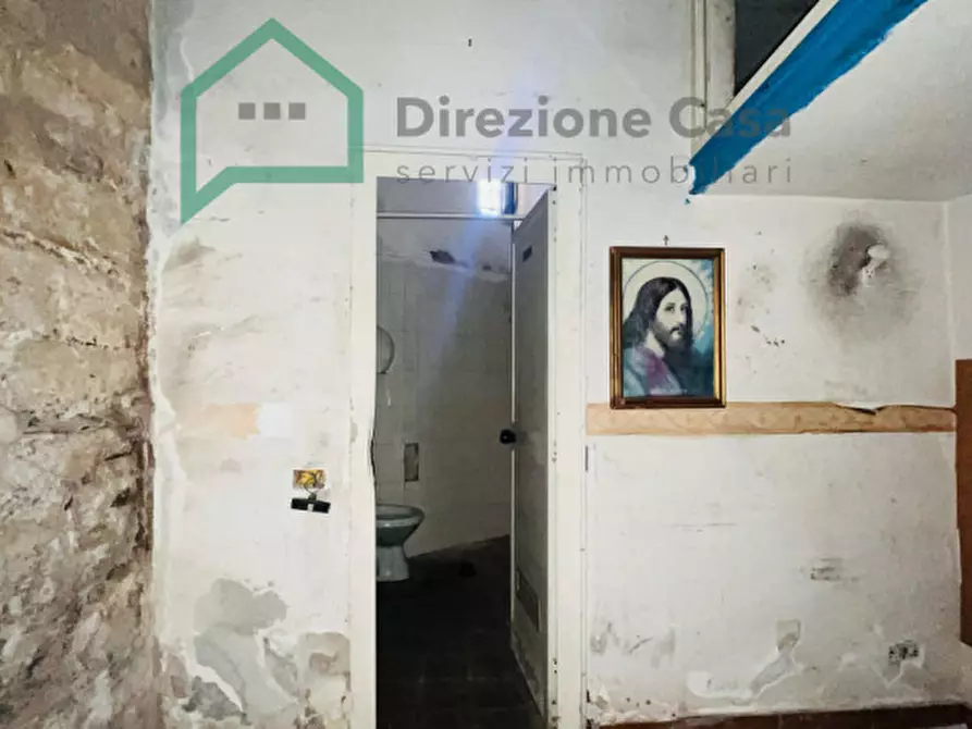 Immagine 13 di Negozio in affitto  in LARGO SANTA MARIA DEL PIANTO a Napoli