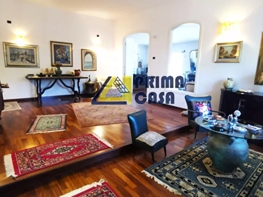 Immagine 1 di Villa in vendita  in Via delle Tre Fontane a Catanzaro