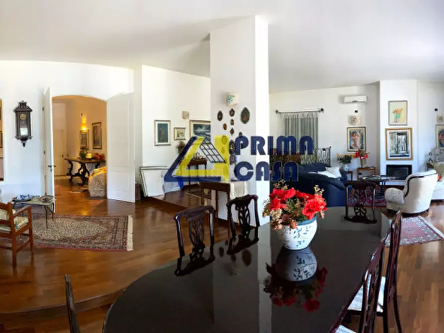 Immagine 2 di Villa in vendita  in Via delle Tre Fontane a Catanzaro