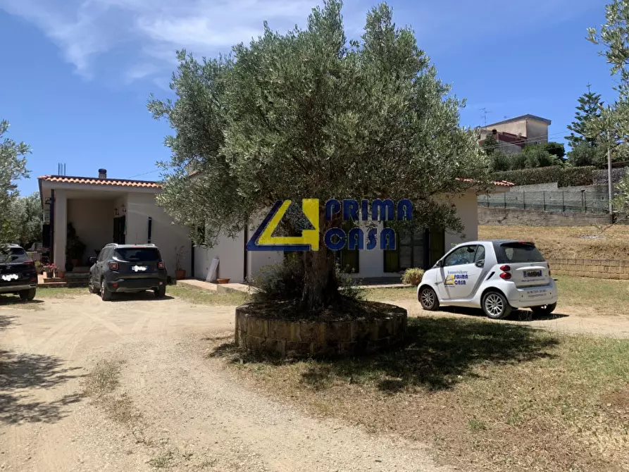 Immagine 3 di Villa in vendita  in Via delle Tre Fontane a Catanzaro