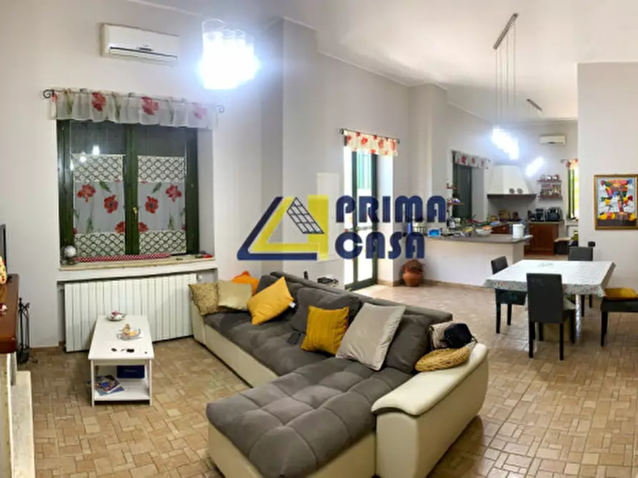 Immagine 4 di Villa in vendita  in Via delle Tre Fontane a Catanzaro