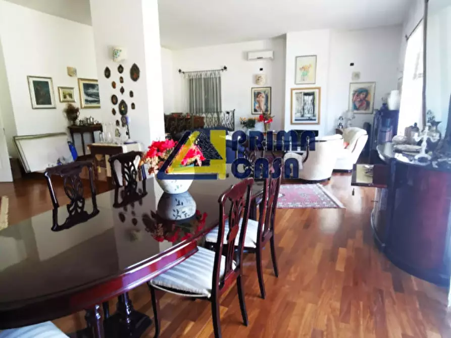 Immagine 17 di Villa in vendita  in Via delle Tre Fontane a Catanzaro