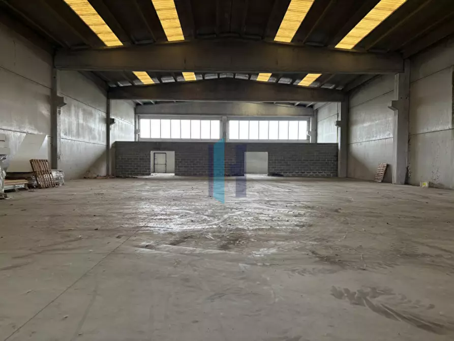 Immagine 2 di Capannone industriale in vendita  in Via Massimo D'Antona a Pompiano