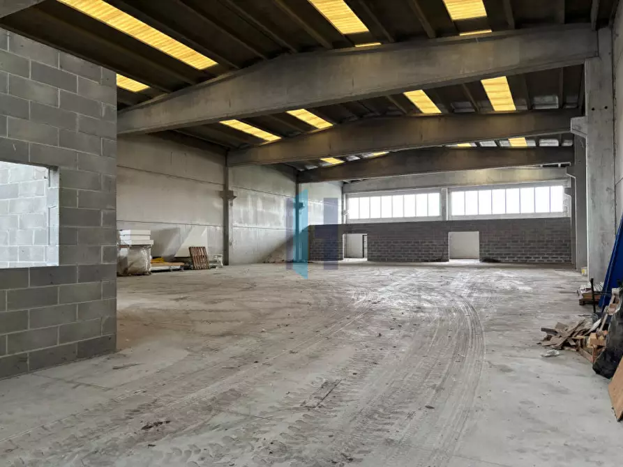 Immagine 3 di Capannone industriale in vendita  in Via Massimo D'Antona a Pompiano