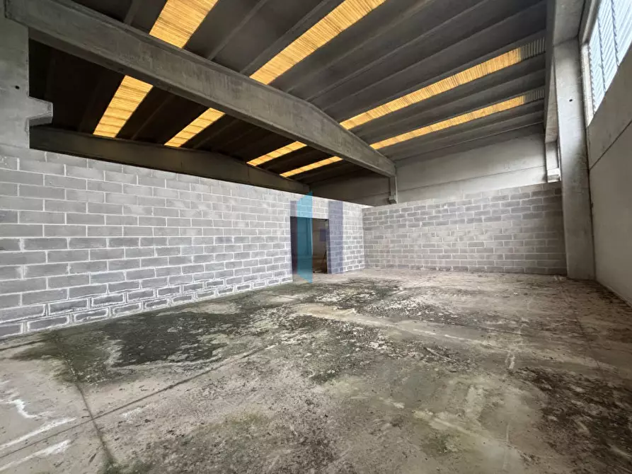 Immagine 4 di Capannone industriale in vendita  in Via Massimo D'Antona a Pompiano