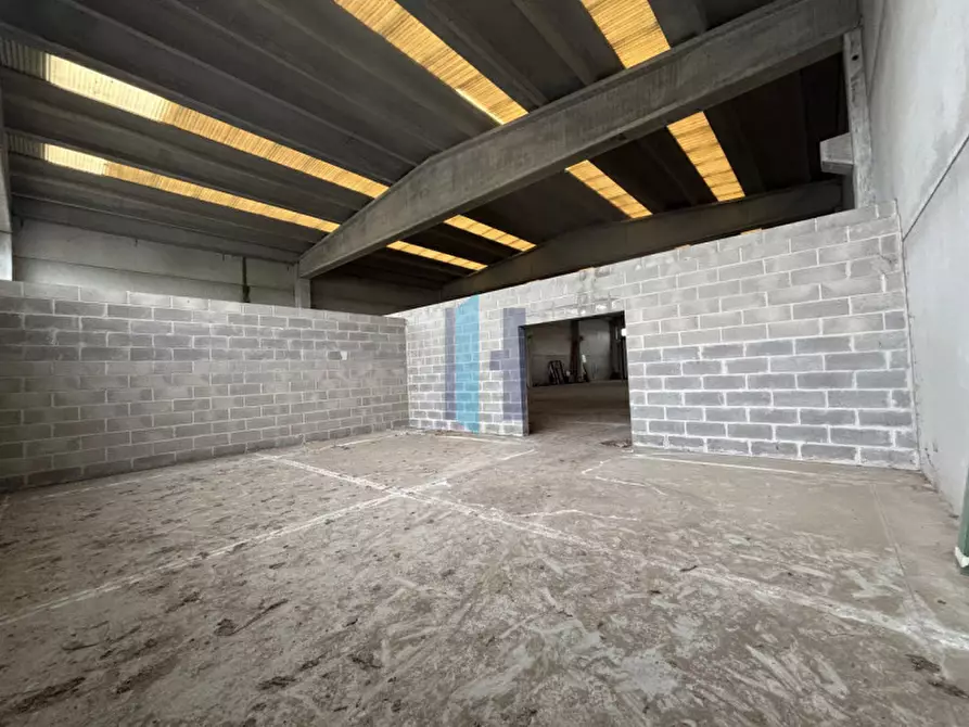 Immagine 11 di Capannone industriale in vendita  in Via Massimo D'Antona a Pompiano