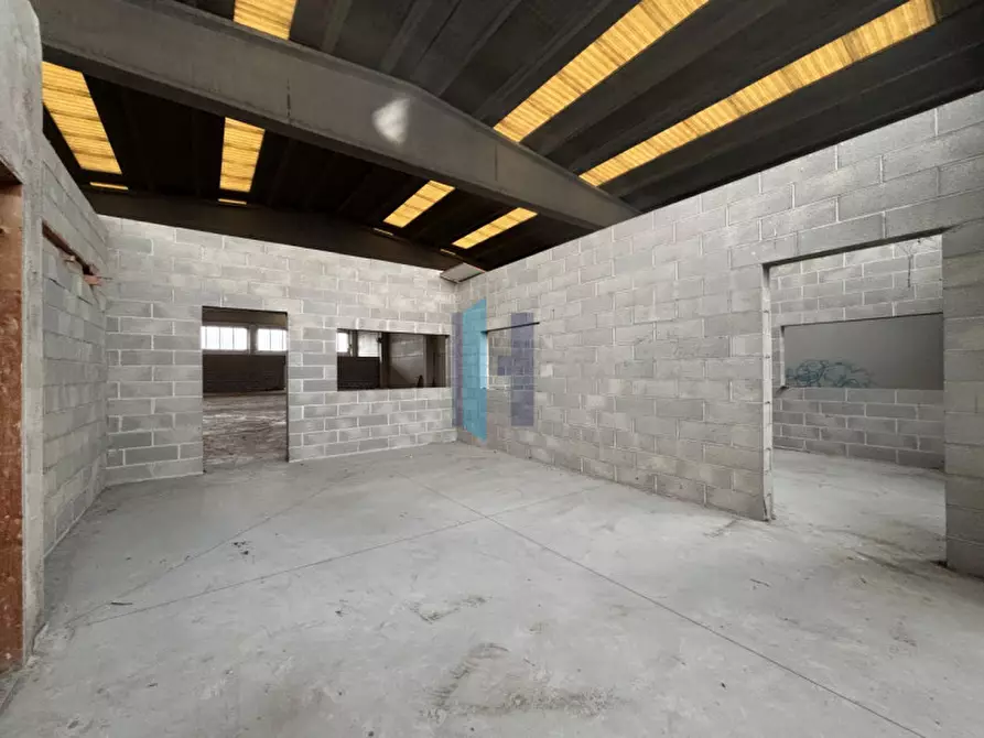 Immagine 16 di Capannone industriale in vendita  in Via Massimo D'Antona a Pompiano