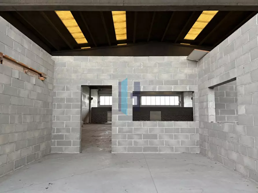 Immagine 19 di Capannone industriale in vendita  in Via Massimo D'Antona a Pompiano