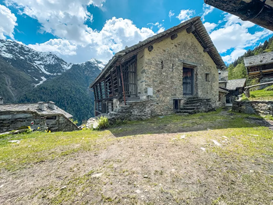 Immagine 17 di Rustico / casale in vendita  in frazione Oro a Alagna Valsesia