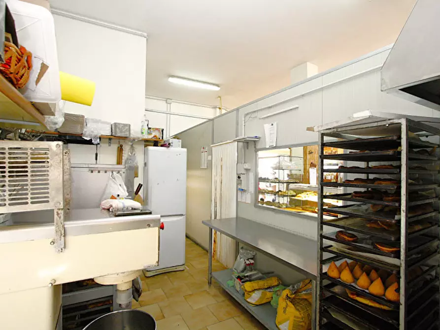 Immagine 14 di Attività commerciale in vendita  in Corso Cristoforo Colombo a Ugento