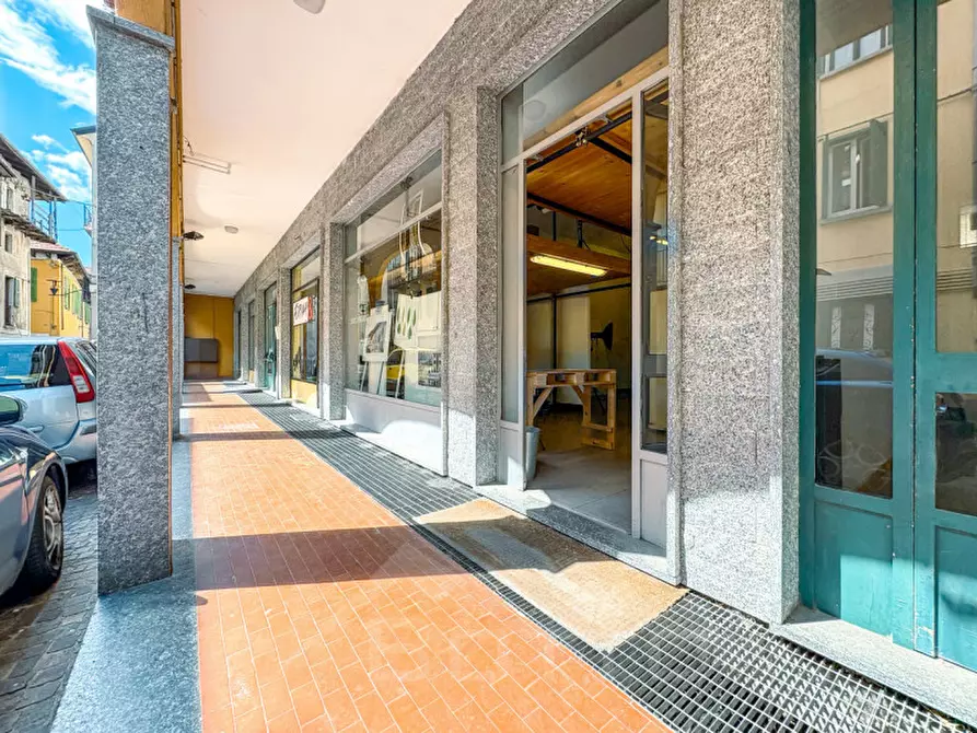 Immagine 5 di Negozio in vendita  in via carrobio 14 a Omegna