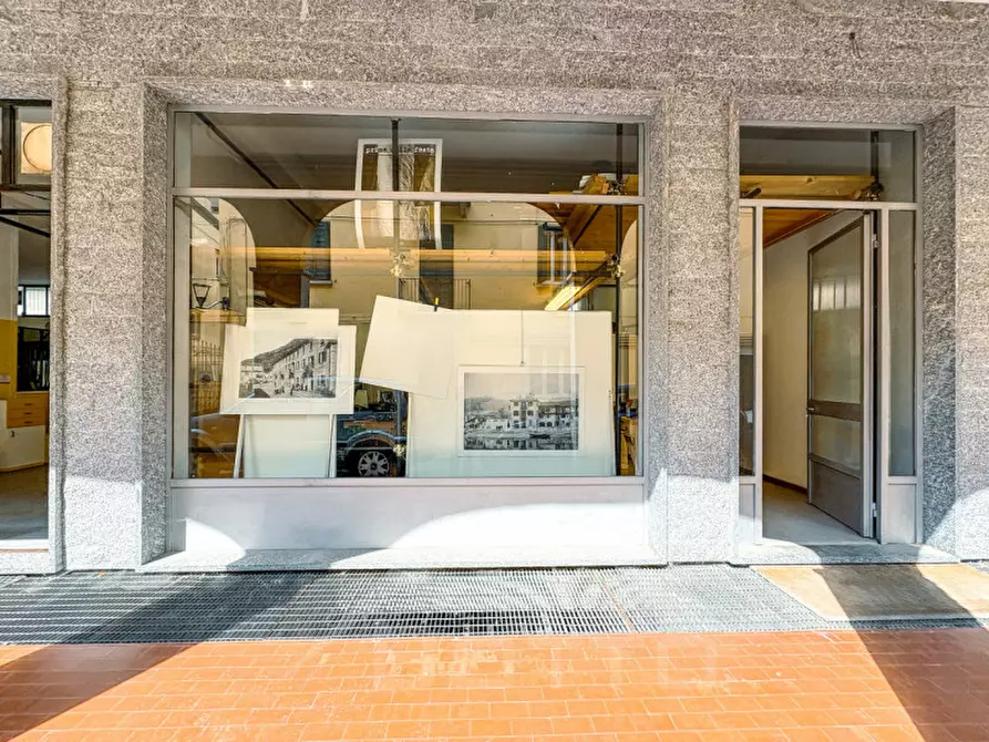 Immagine 15 di Negozio in vendita  in via carrobio 14 a Omegna