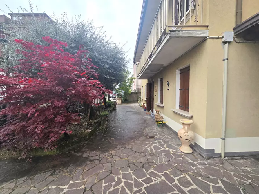 Immagine 1 di Casa bifamiliare in vendita  in Strà a Stra