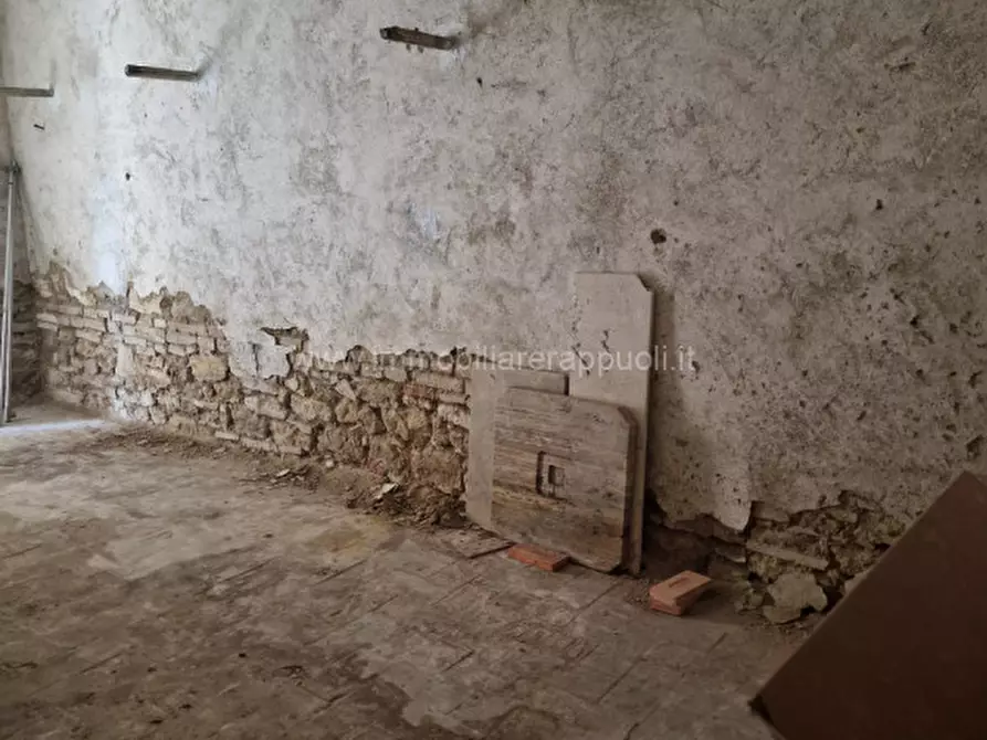 Immagine 5 di Magazzino in vendita  a Rapolano Terme