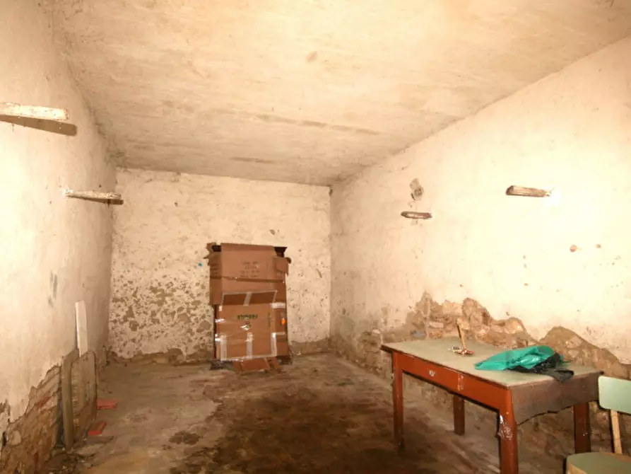 Immagine 1 di Magazzino in vendita  a Rapolano Terme
