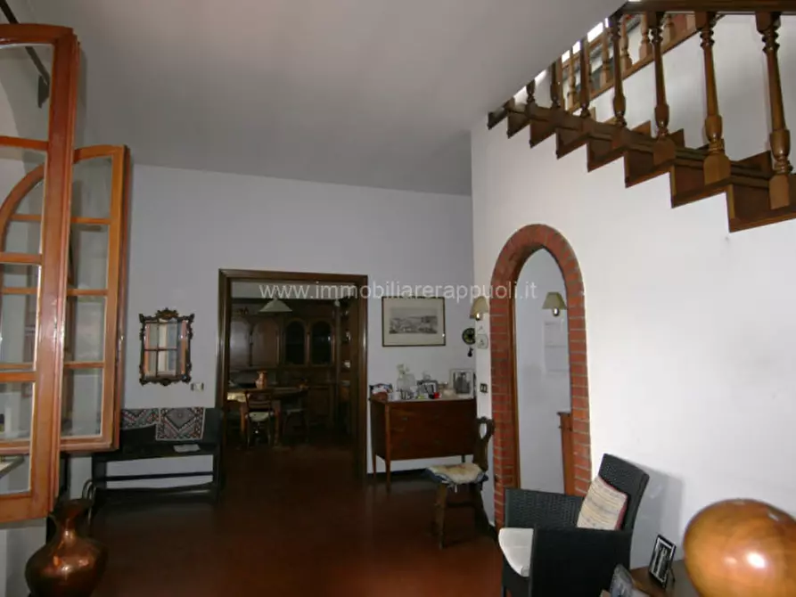 Immagine 2 di Villa in vendita  a Sinalunga