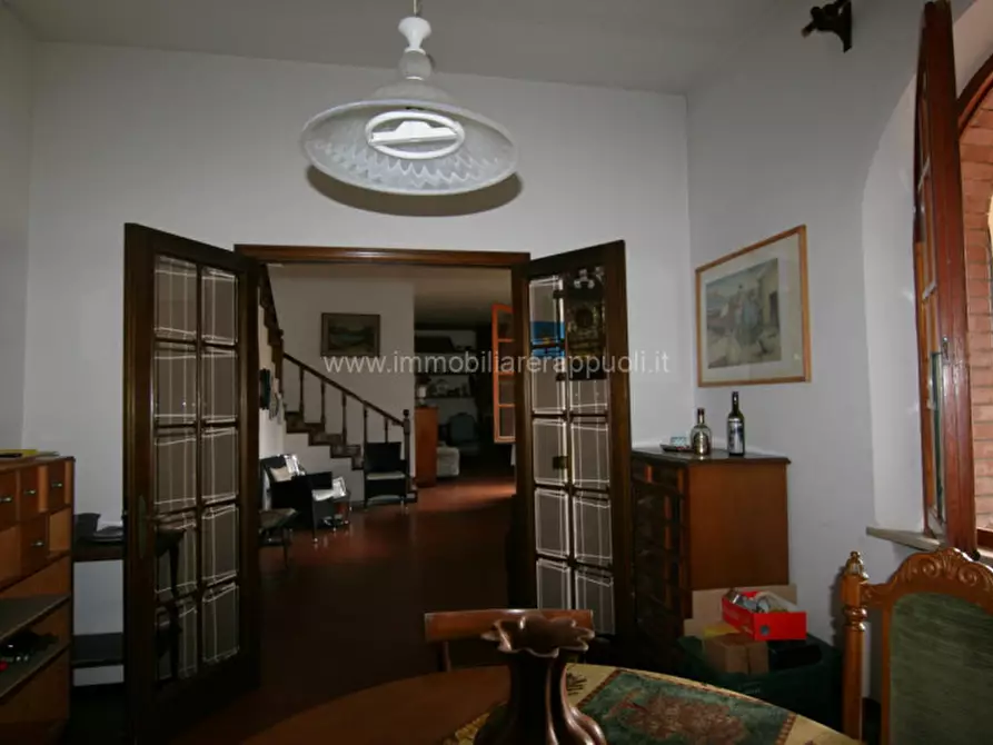 Immagine 5 di Villa in vendita  a Sinalunga