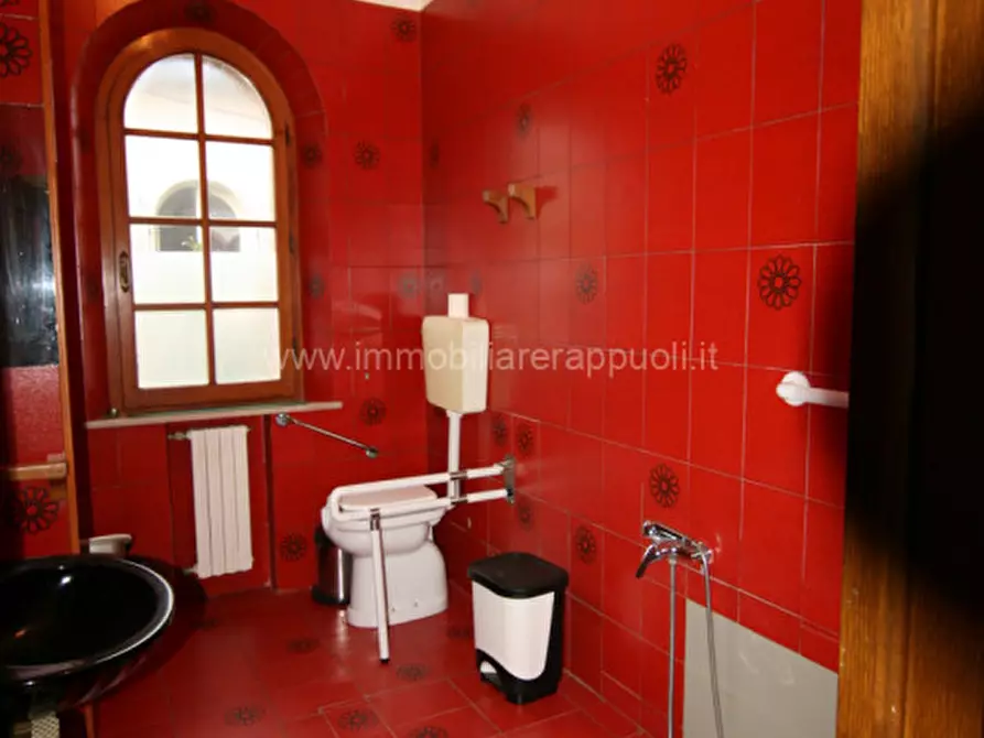 Immagine 15 di Villa in vendita  a Sinalunga