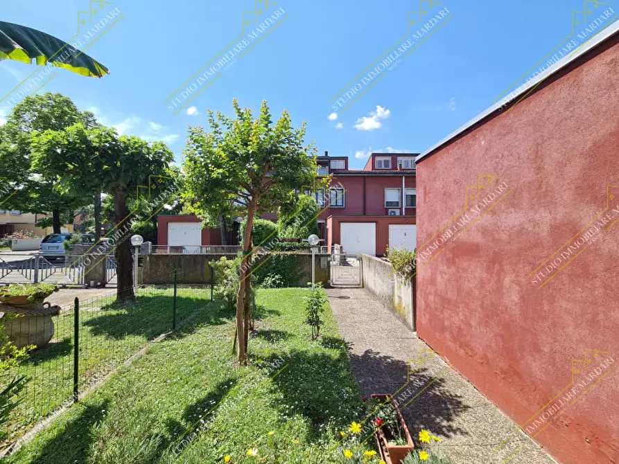 Immagine 2 di Villetta a schiera in vendita  in Via Dei Giacinti a Modena