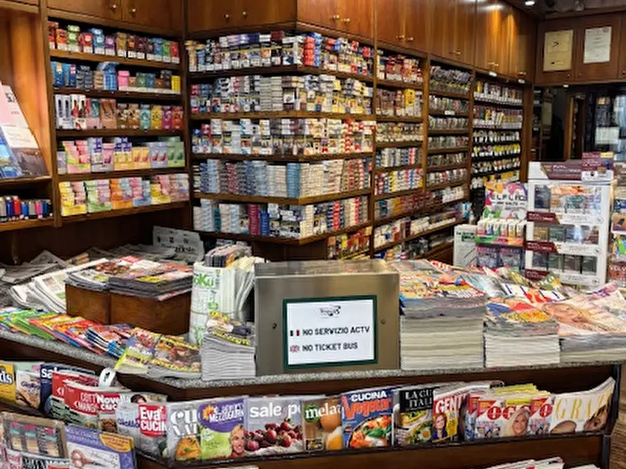 Immagine 1 di Attività commerciale in vendita  in VIA GOZZI a Venezia