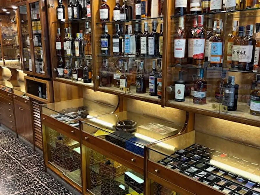 Immagine 2 di Attività commerciale in vendita  in VIA GOZZI a Venezia